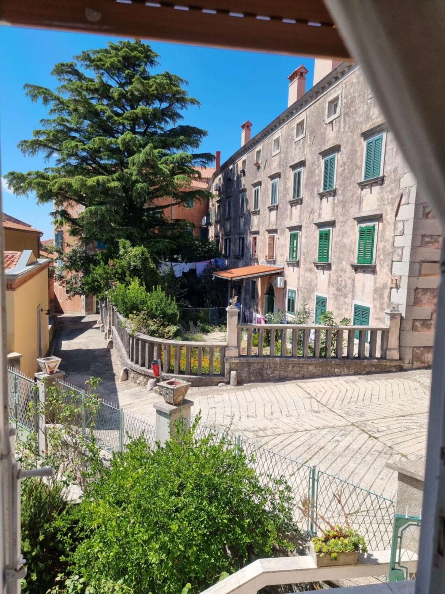 Apartment Branko With Terrace, Old Town Labin Labin  Bagian luar foto