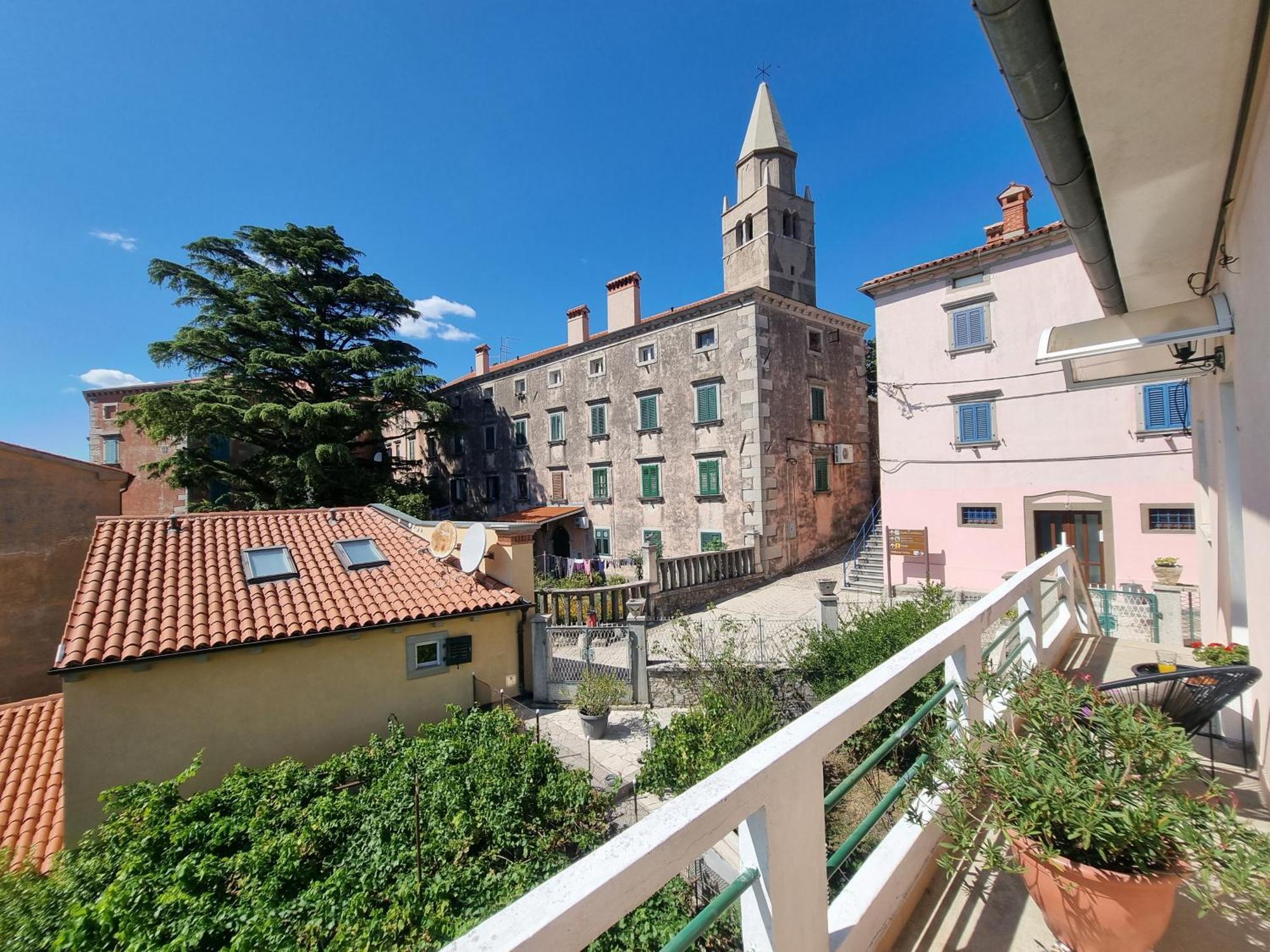 Apartment Branko With Terrace, Old Town Labin Labin  Bagian luar foto